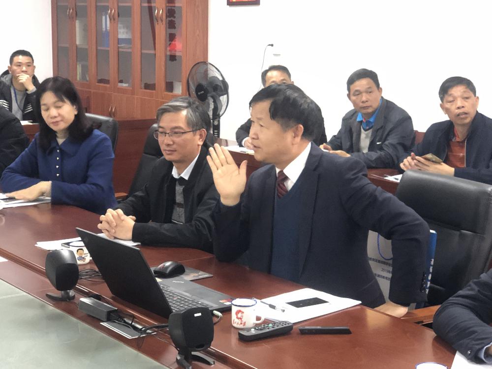 3到訪名校長、專家黃新古校長（前排右一）、于偉就校長（左一）.jpg